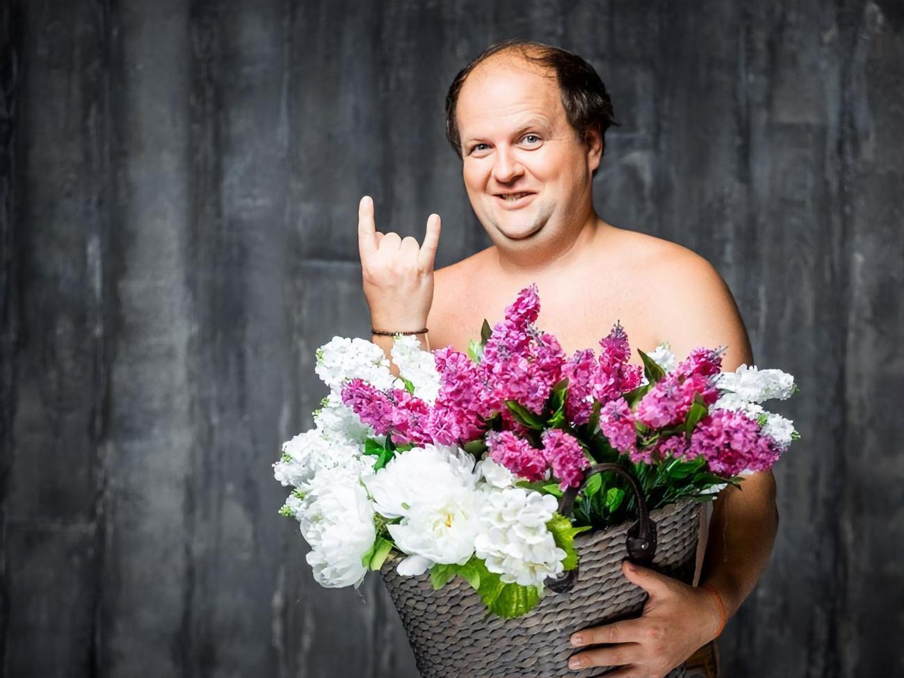 У саду Бронюка росте приблизно 100 кущів троянд