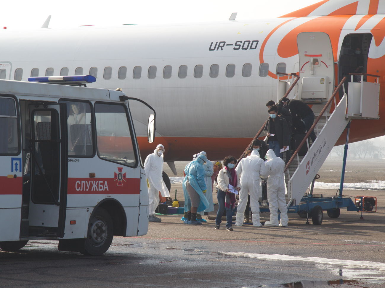 Украина эвакуировала из Китая 45 граждан Украины и 27 иностранцев