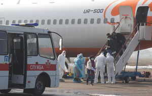 Украина эвакуировала из Китая 45 граждан Украины и 27 иностранцев