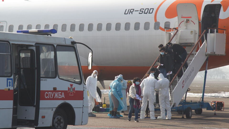 Україна евакуювала з Китаю 45 громадян України та 27 іноземців