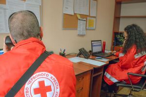 Чтобы не ехать в больницу и не подвергать себя опасности, можно обратиться за помощью в телефонном режиме