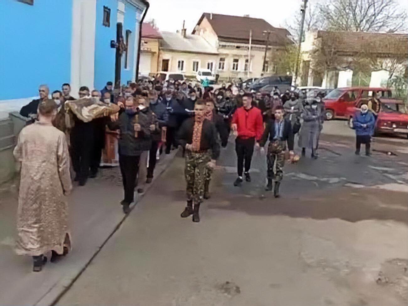 Крестный ход устроили прихожане Церкви Рождества Пресвятой Богородицы