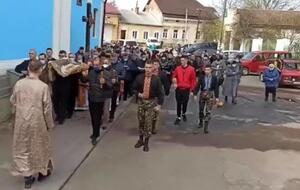 Крестный ход устроили прихожане Церкви Рождества Пресвятой Богородицы