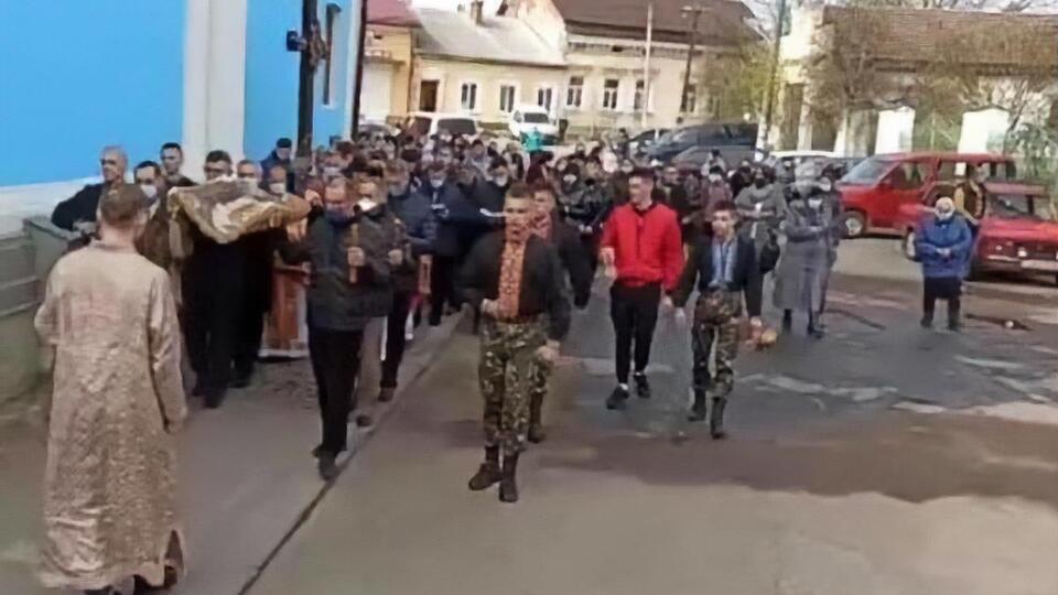 Крестный ход устроили прихожане Церкви Рождества Пресвятой Богородицы