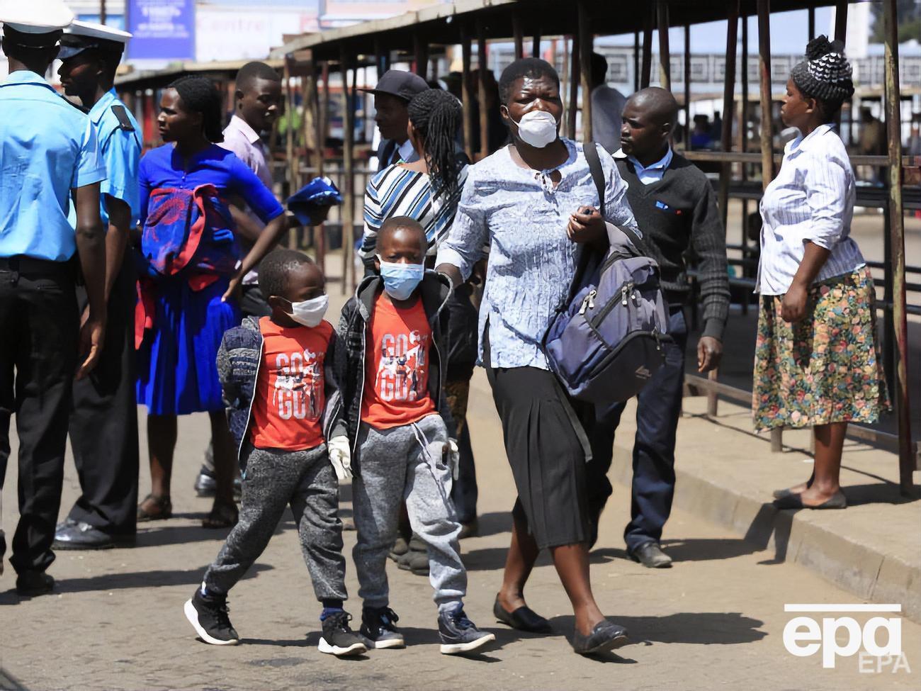 ВООЗ відправила в Африку маски та інші засоби індивідуального захисту