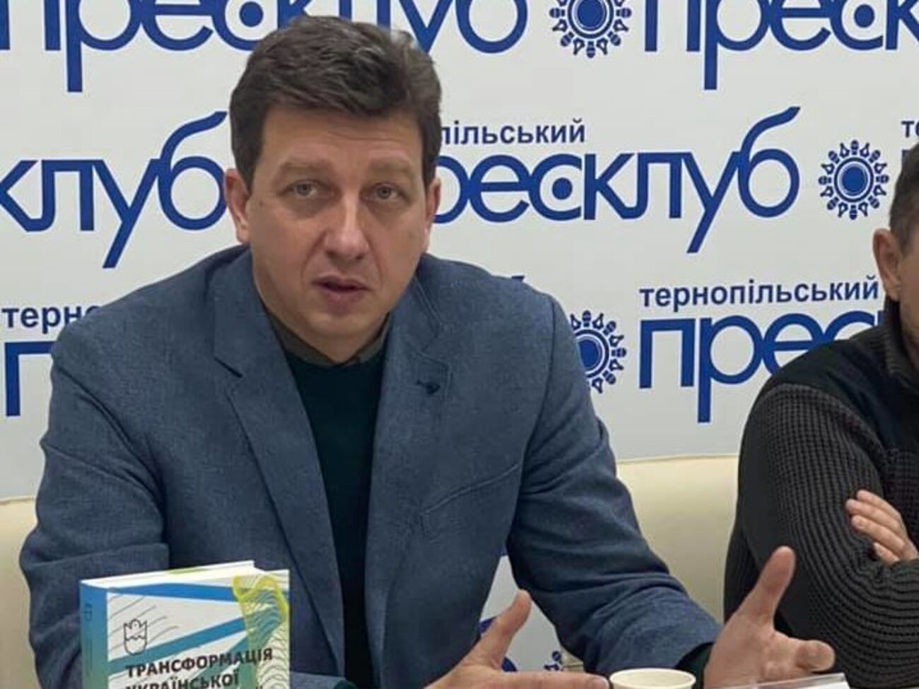 Спочатку нам слід пройти Великдень, "Першотравень" і "9 Травня". Тільки після цих дат теоретично можна буде послаблювати карантин