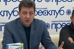 Спочатку нам слід пройти Великдень, "Першотравень" і "9 Травня". Тільки після цих дат теоретично можна буде послаблювати карантин