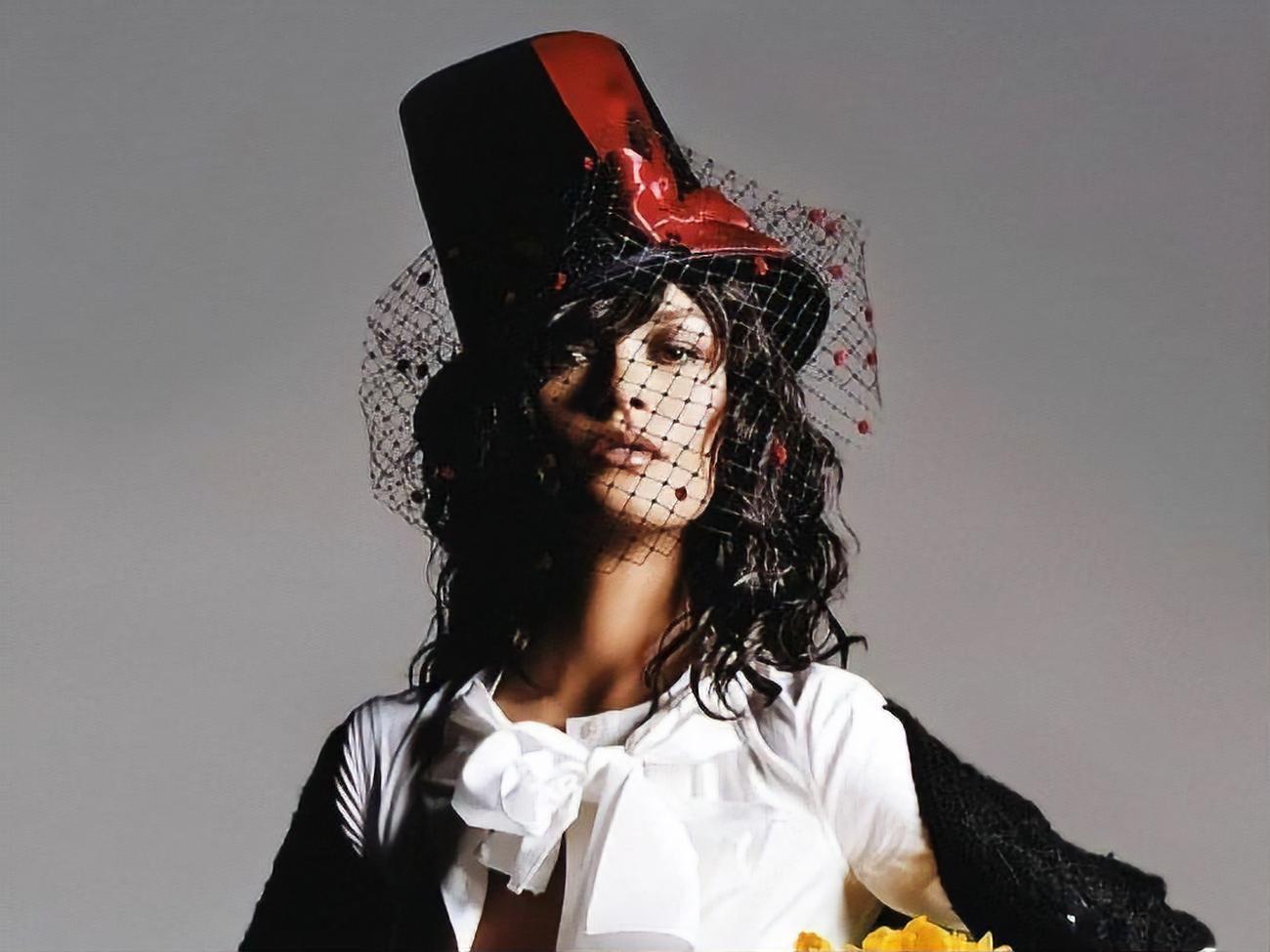 Зета-Джонс виконала дуетну пісню Пола Маккартні та Wings