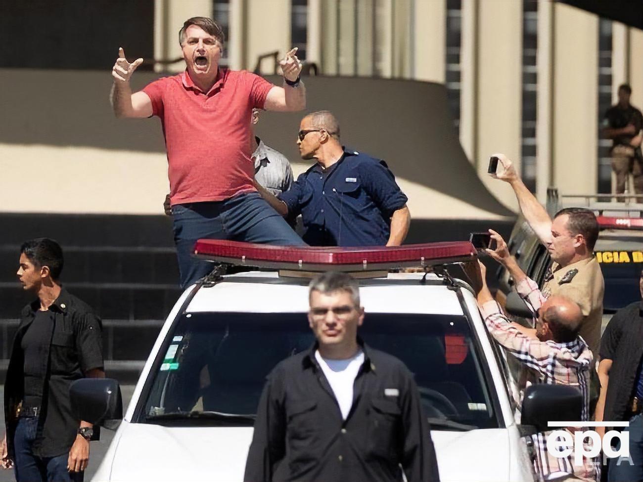 Болсонару на акції виступив із промовою, яку змушений був кілька разів переривати через кашель