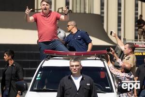 Болсонару на акции выступил с речью, которую вынужден был несколько раз прерывать из-за кашля