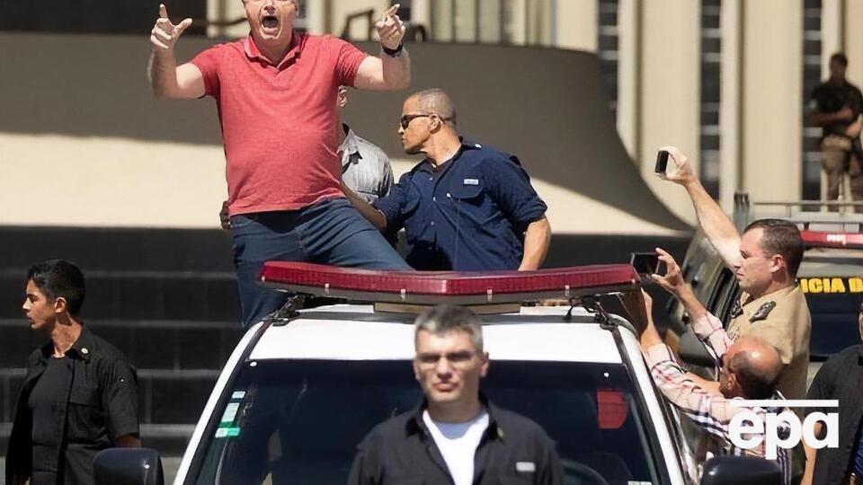 Болсонару на акції виступив із промовою, яку змушений був кілька разів переривати через кашель