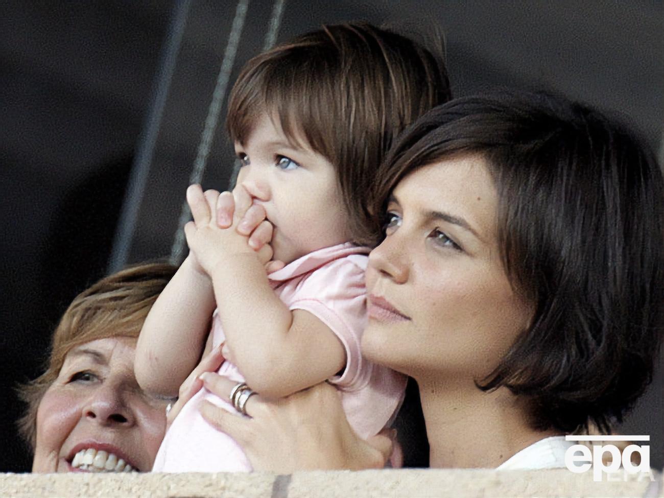 Холмс родила дочь весной 2006 года