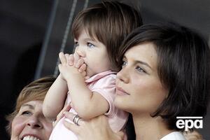 Холмс родила дочь весной 2006 года