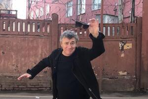 У новому кліпі фронтмен "АукцЫона" Леонід Федоров танцює на тлі старих будівель