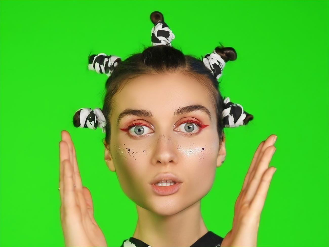 Співачка виконувала вправи під авторську пісню # Кубики_Рубика