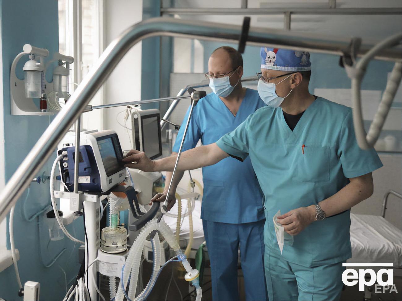 С начала вспышки эпидемии&nbsp;в украинских больницах лечение проходили&nbsp;1910 пациентов с&nbsp;COVID-19&nbsp;