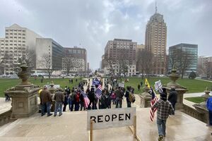 Митинг в столице штата Мичиган Лансинге 15 апреля