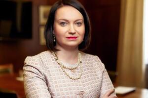 Шаталова: Защитные костюмы для медиков распределят по всей Украине