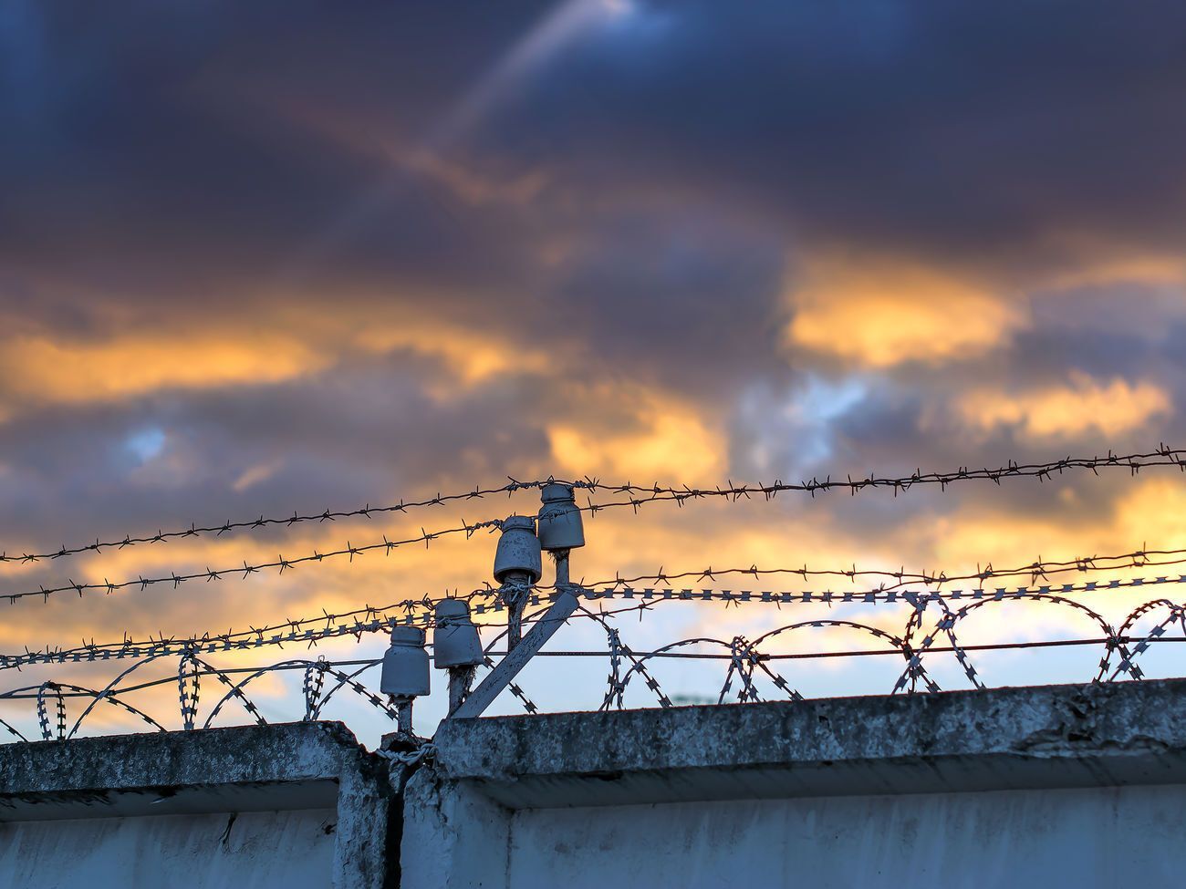 Засуджені до обмеження волі ночують у виправній установі, а вдень можуть її покидати