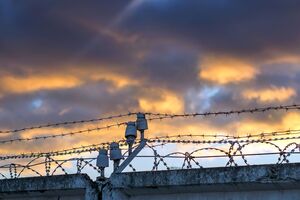 Приговоренные к ограничению свободы ночуют в исправительном учреждении, а днем могут его покидать
