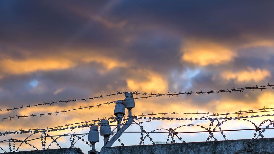 Приговоренные к ограничению свободы ночуют в исправительном учреждении, а днем могут его покидать