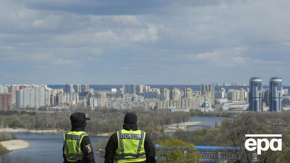 Богомолець вважає, що різко скасовувати карантин не можна