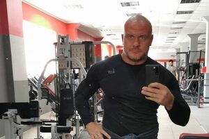 У 2018 році Узелков розлучився з дружиною