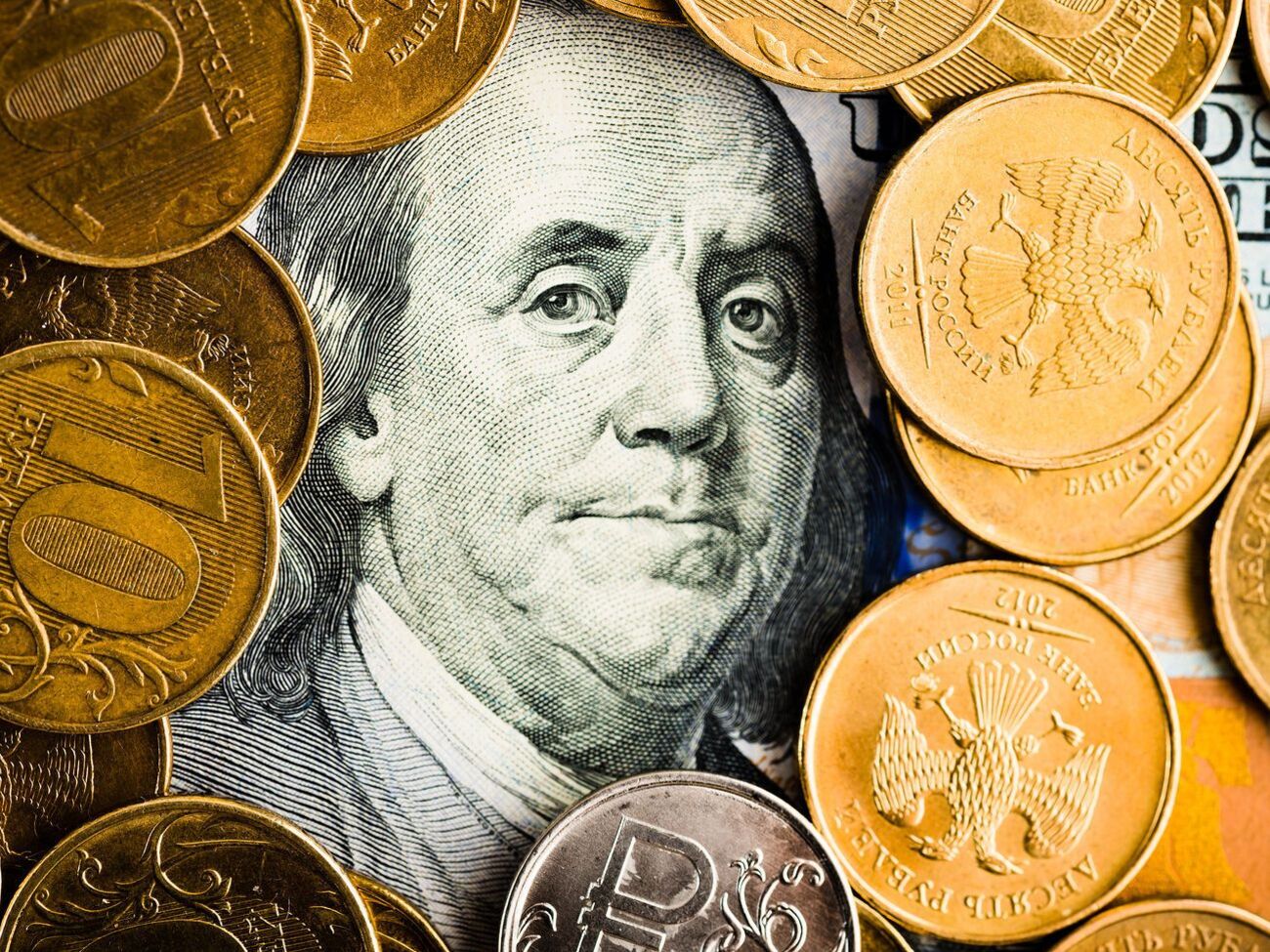 Биржевой курс рубля падает