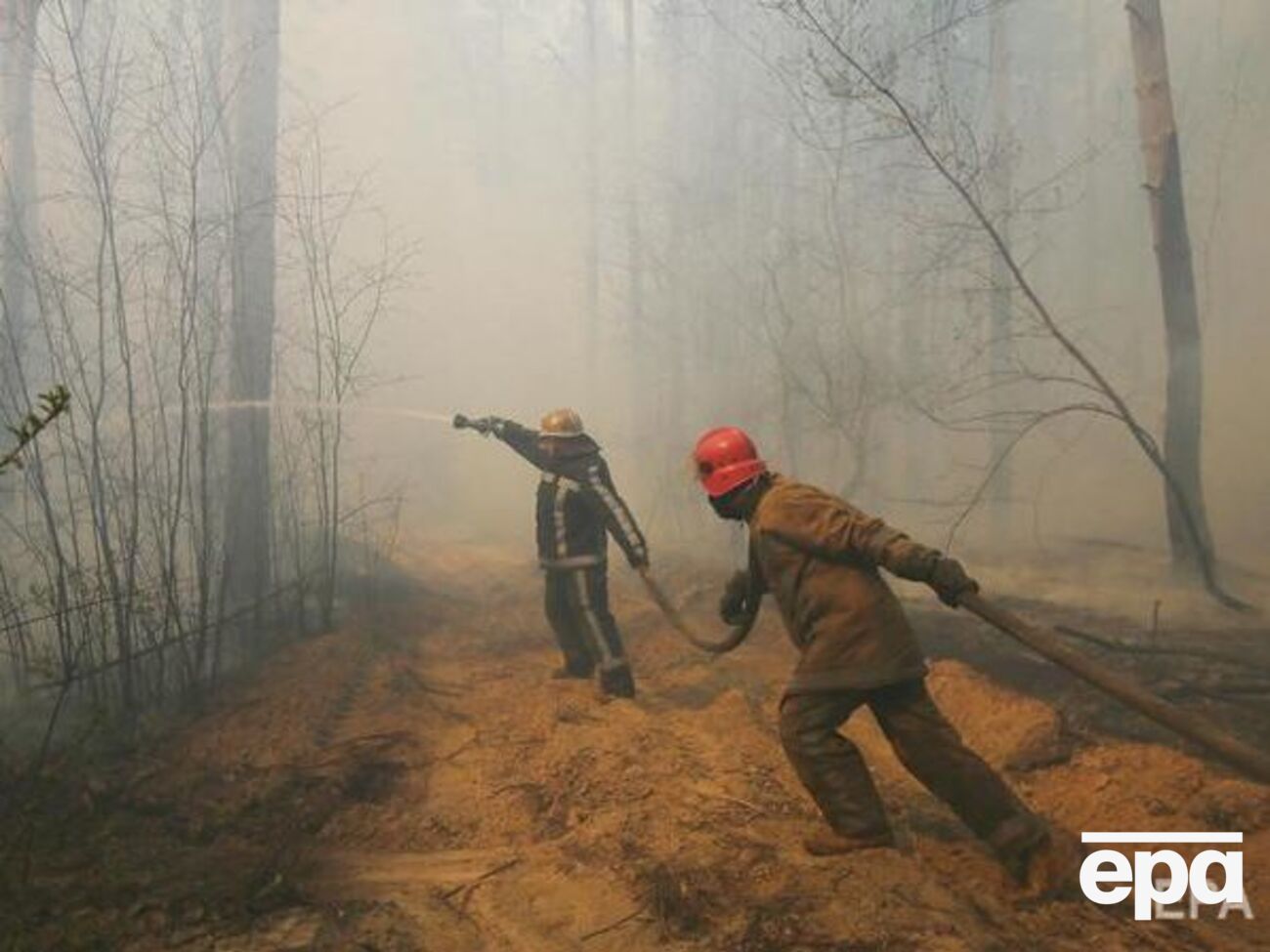 Пожар в зоне отчуждения пока не потушили