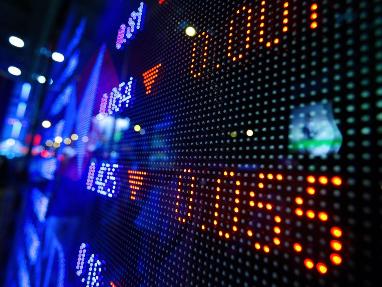 Московская биржа приостановила торги майскими фьючерсами на нефть WTI и Brent