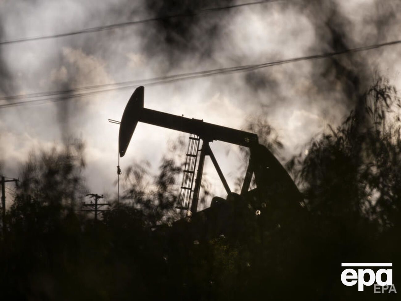 Цены на нефть падают с начала марта, несмотря на соглашение ОПЕК+ о рекордном сокращении нефтедобычи