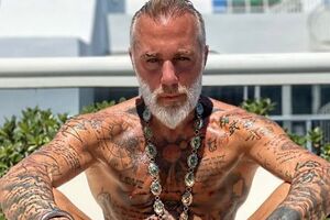 Ваккі став відомим як "мільйонер, що танцює", завдяки своїм постам в Instagram