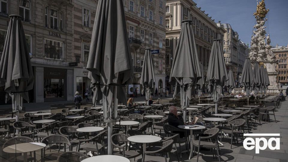 Співробітники закладів будуть зобов'язані носити маски або в інший спосіб закривати обличчя