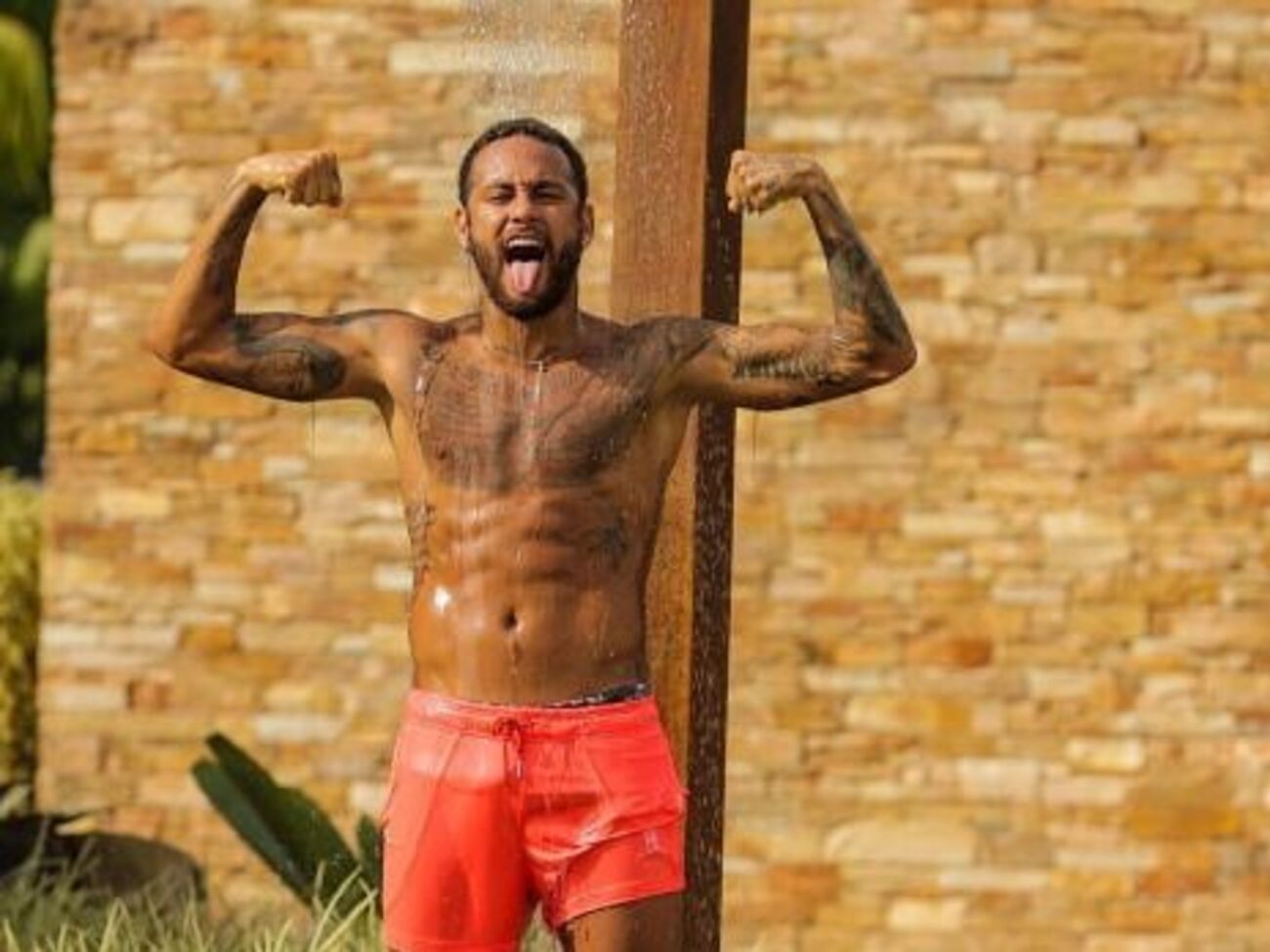 Неймар перешел из "Барселоны" в ПСЖ, заплатив отступные в размере&nbsp;&euro;222 млн