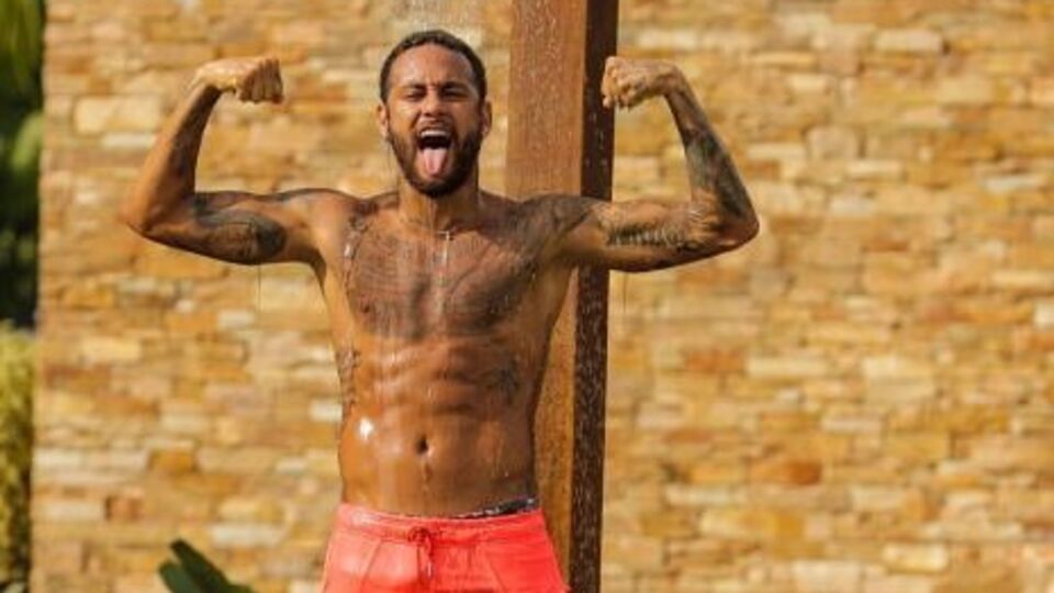 Неймар перешел из "Барселоны" в ПСЖ, заплатив отступные в размере €222 млн