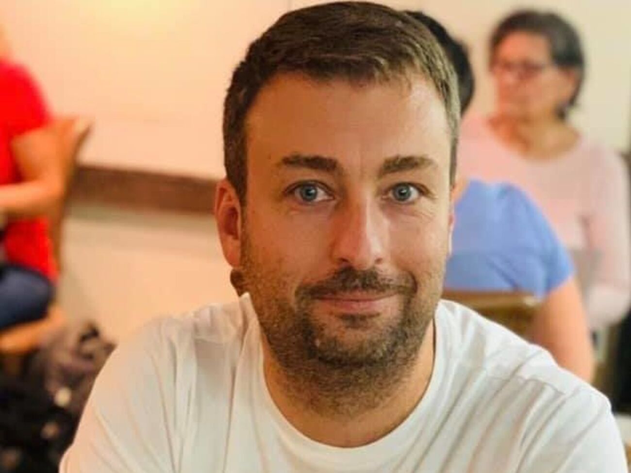 В Украине закрыли тысячи киосков продажи кофе. Но почему кофе в таких же стаканчиках через окно продает McDonald's?