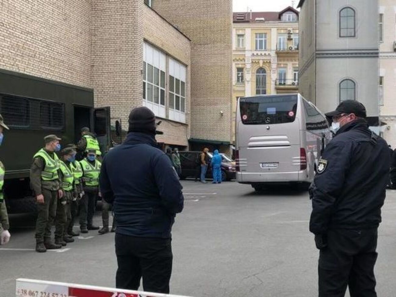 Українців привезли на обсервацію в "Козацький" 30 березня