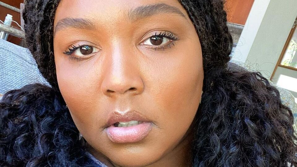 Lizzo: Сосредоточьтесь на части тела, которая вам не нравится в себе, и проявите к ней любовь сегодня