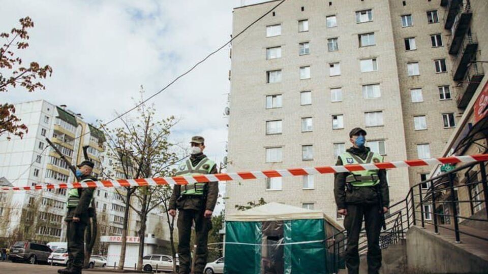 Общежитие оцепили, внутрь никого не пускают