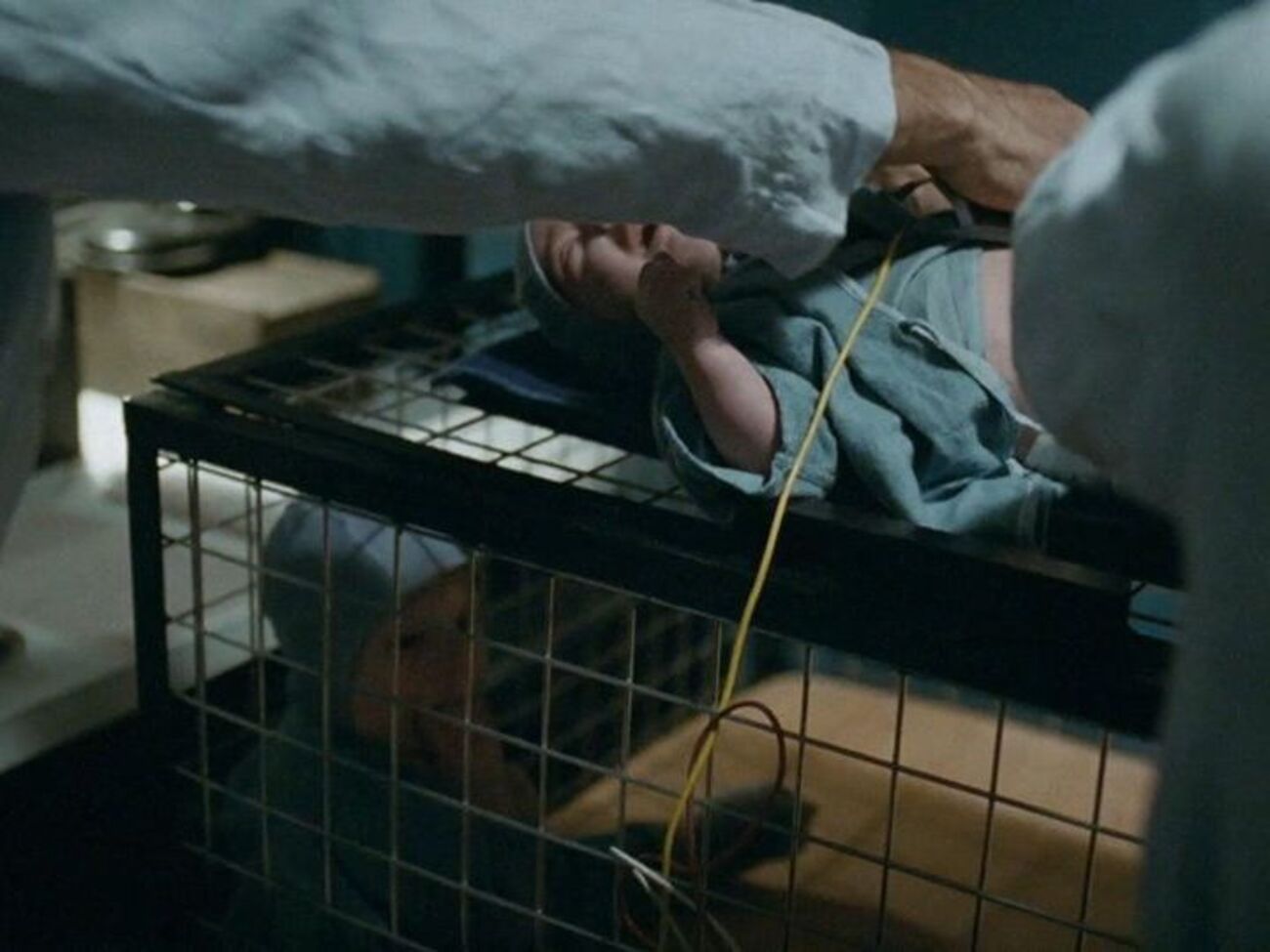 У фільмі знімали, імовірно, сиріт