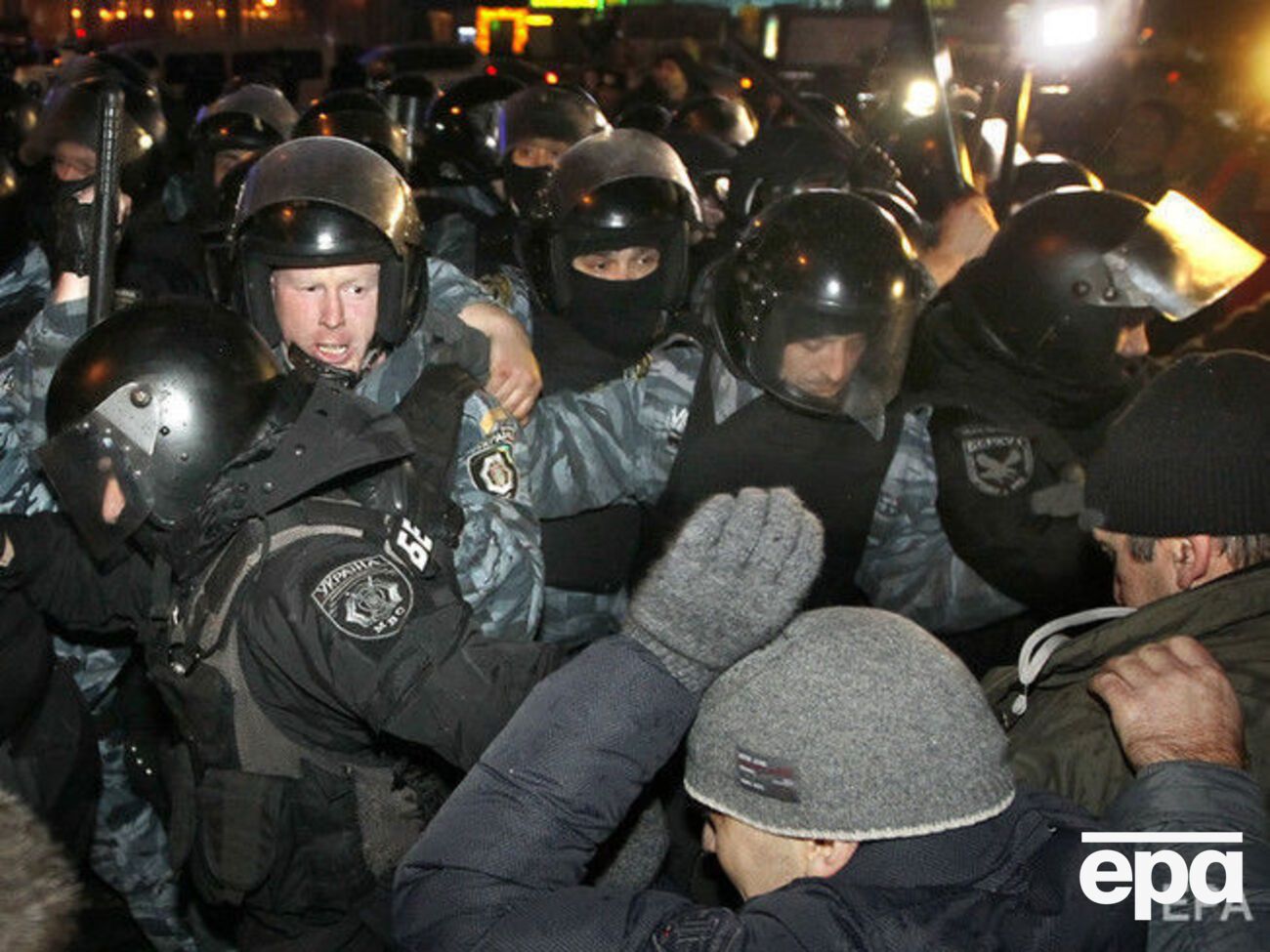 У ніч на 30 листопада 2013 року "Беркут" жорстоко розігнав мітинг студентів на Майдані Незалежності в Києві