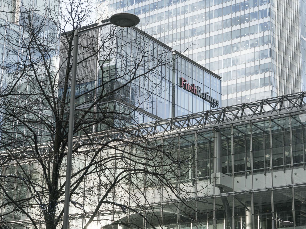 Fitch достроково переглянуло суверенний рейтинг України