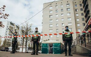 21 апреля правоохранители взяли общежитие в Вишневом под охрану и изолировали