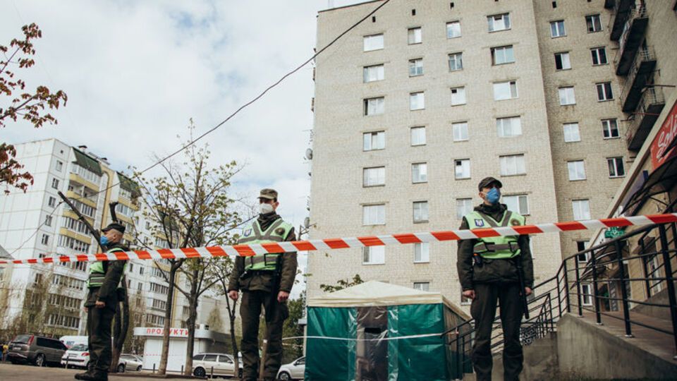 21 апреля правоохранители взяли общежитие в Вишневом под охрану и изолировали