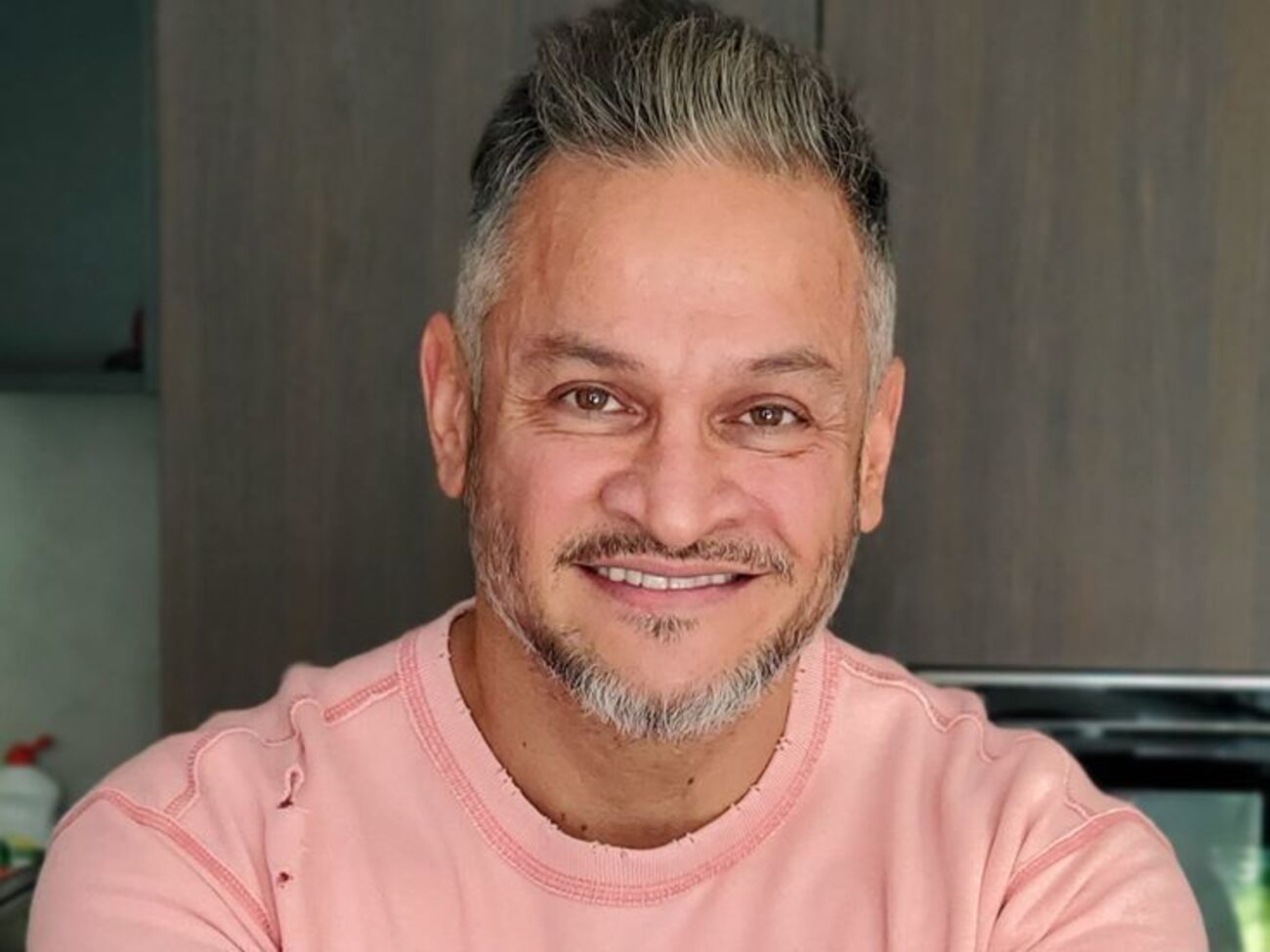 Хіменес-Браво народився в Колумбії.