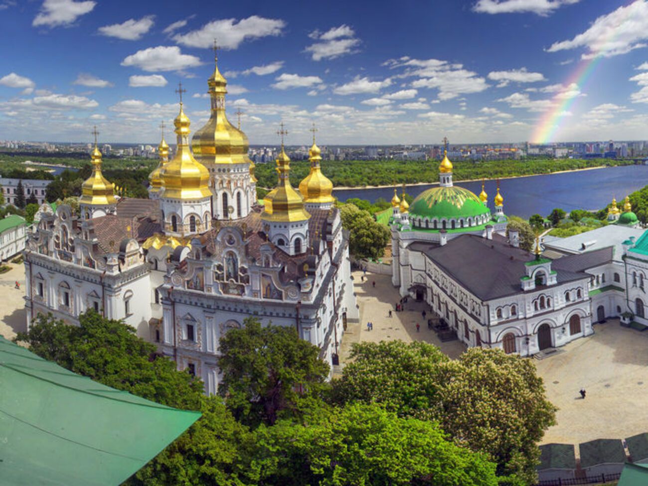 У середині квітня стало відомо про 90 людей, хворих на COVID-19 у Лаврі