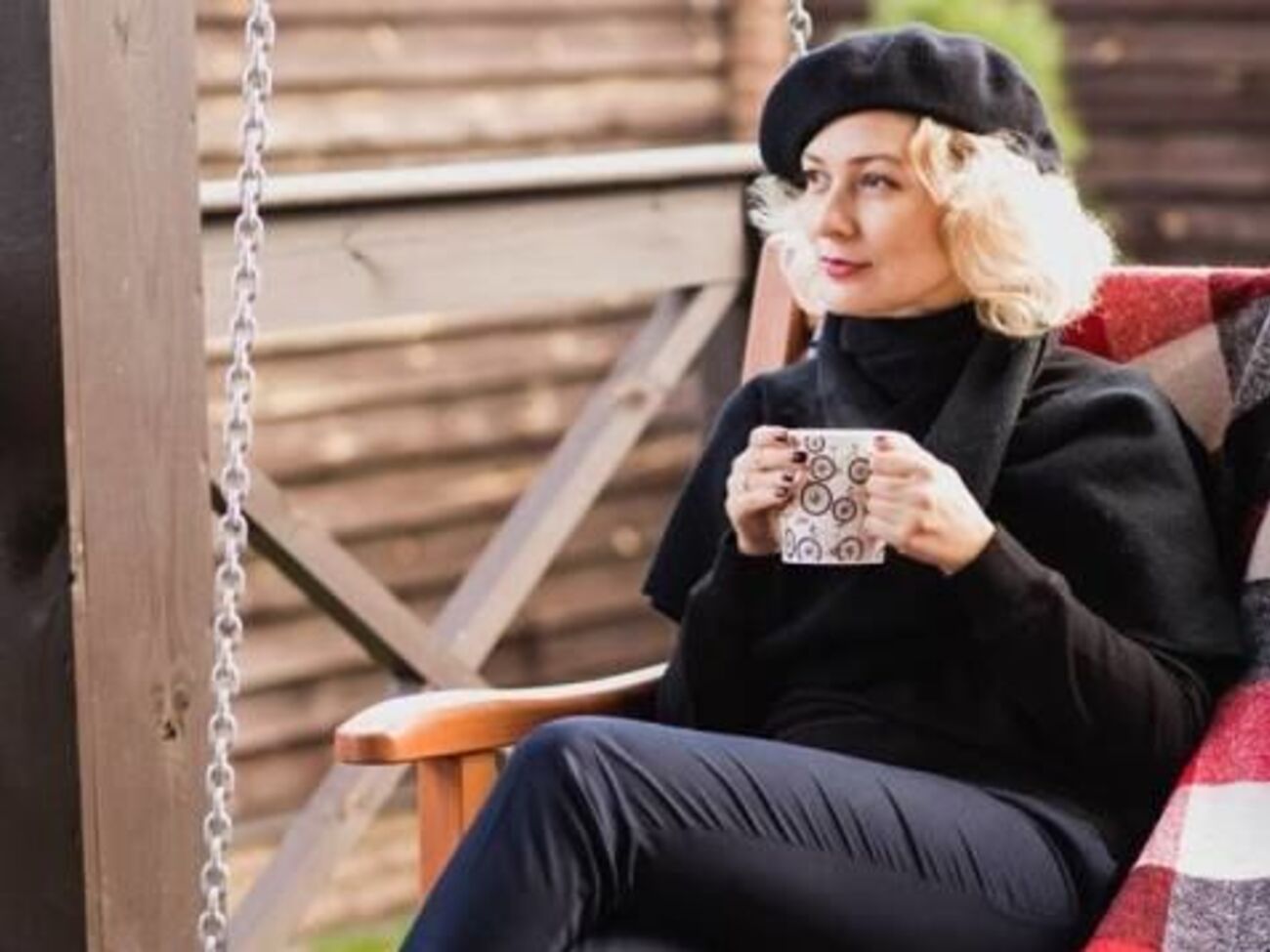 До призначення омбудсменом Монахова була завідувачкою кафедри журналістики Чорноморського національного університету імені Петра Могили