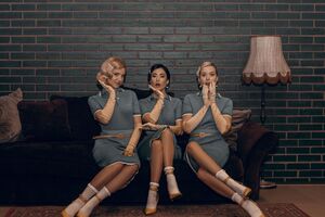 Клип снят в стиле ретро