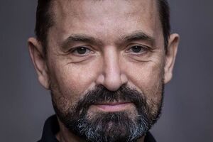 Возможно, Зеленский решил схитрить. Мол, я Саакашвили очень хочу в команду, но депутаты плохие не хотят
