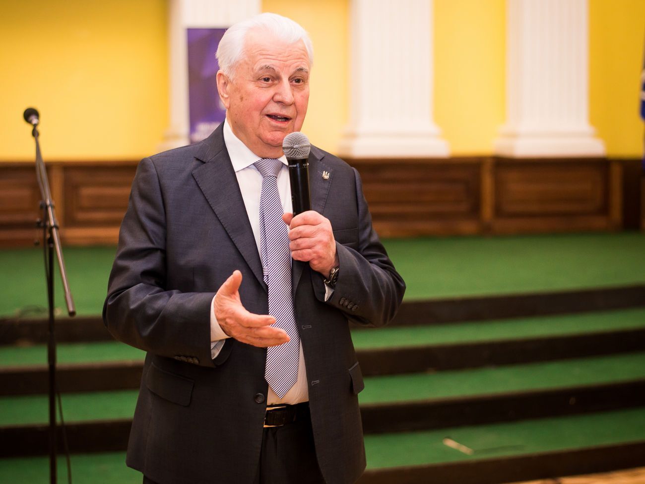 Кравчук считает, что Саакашвили надо назначить вице-премьером и защитить от "грязи"